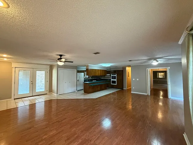 202 Adams Dr — Photo 6