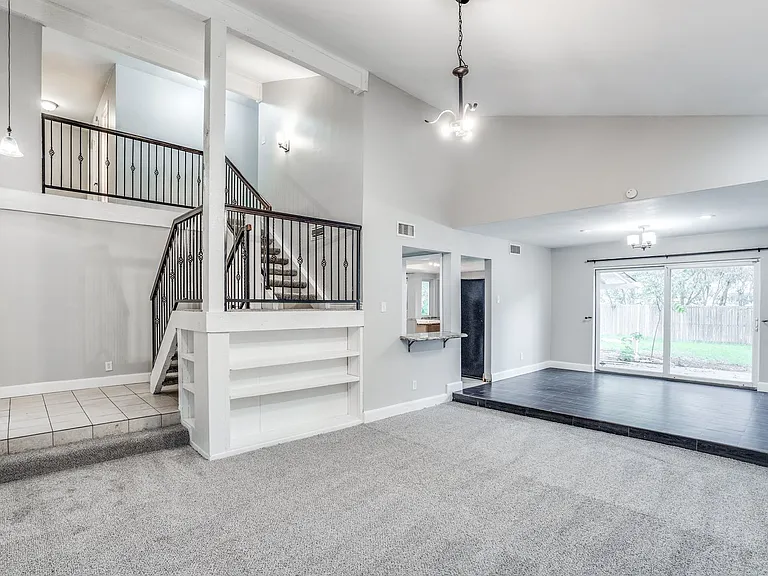 902 Firestone Ln — Photo 10