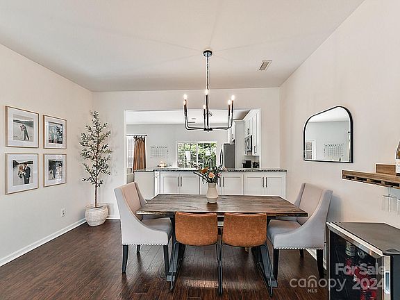 3rd image of 6740 Beverly Springs Dr