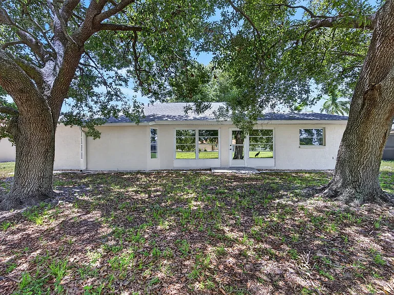 7510 Ligustrum — Photo 22