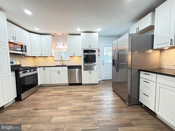 2nd image of 14 Darwin Rd