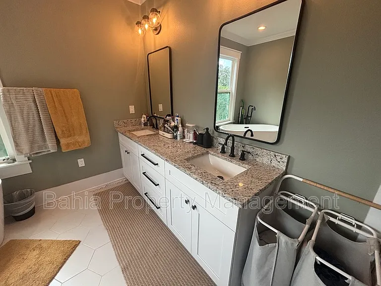 211 E Adalee St — Photo 19