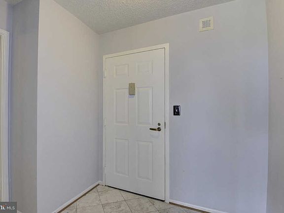 2nd image of 1600 N Oak St APT 207