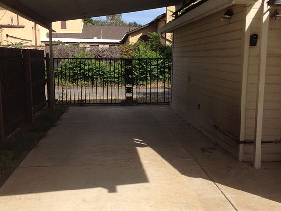 2nd image of 906 1/2 Natoma St