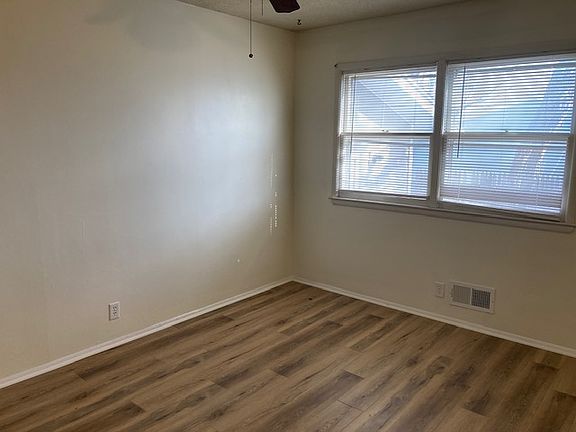 3rd image of 215 E 32nd St