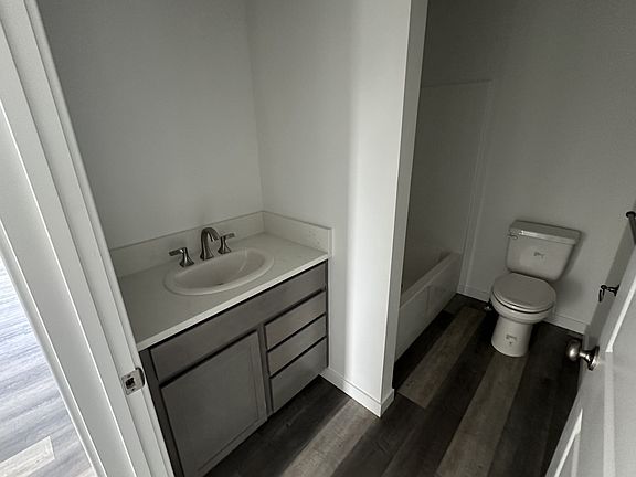 5th image of 4098H Williams St #1