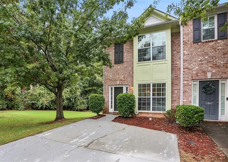 1st image of 2849 Parkway Close
