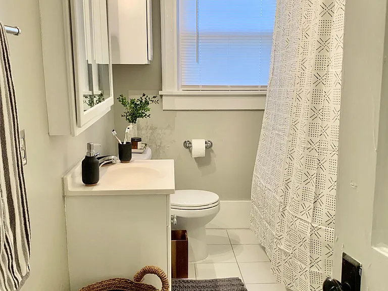 2040 E 12th Pl — Photo 6
