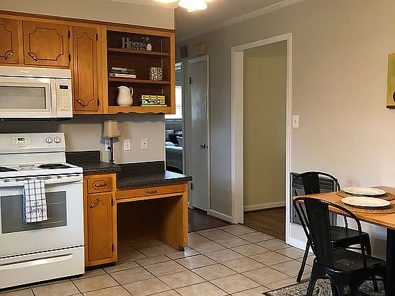 3rd image of 3575 Horseshoe Cir