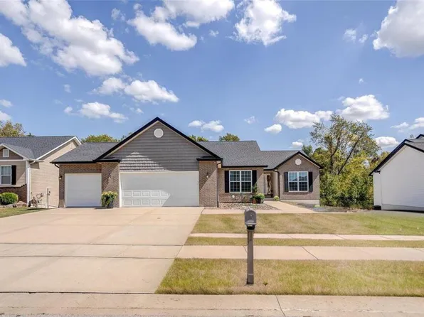 7008 Milburn Estates Dr, O'Fallon, IL 62269