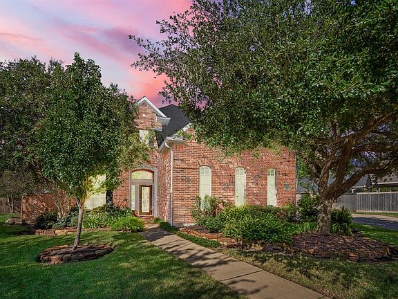 Welcome to 10306 Chelshurst Way. A gorgeous Coventry home nestled on a large cul de sac lot.