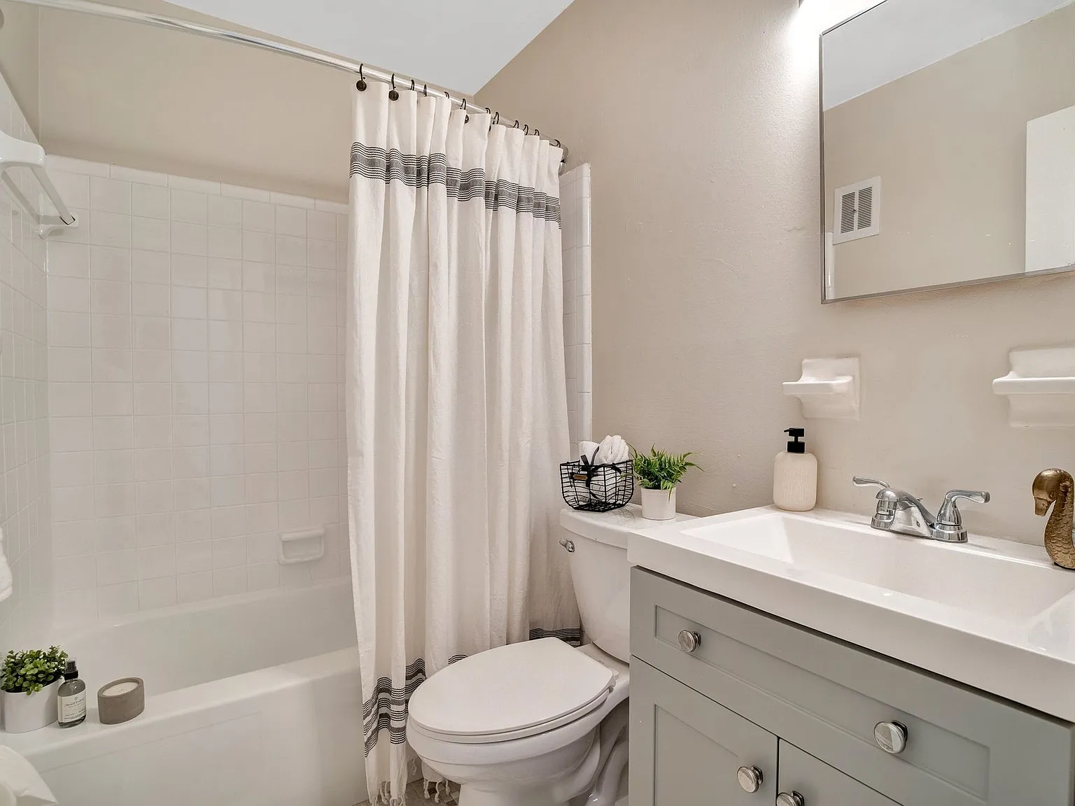 The Fairview Apartments -1 Up To 2 Months Free On Selected Homes If Moved In By 8/28 — Photo 4