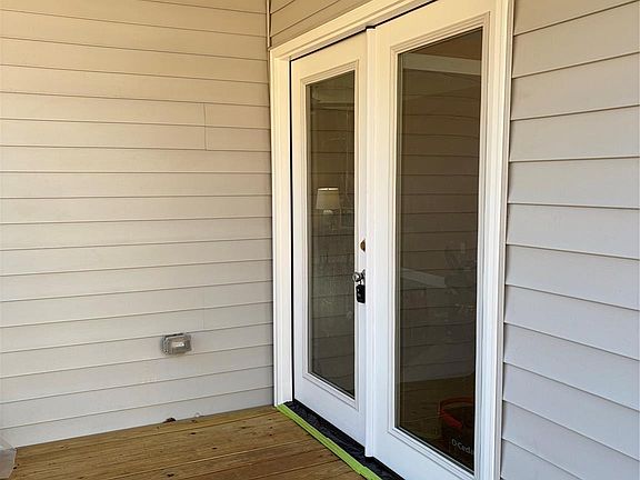 2nd image of 174 Hollins St