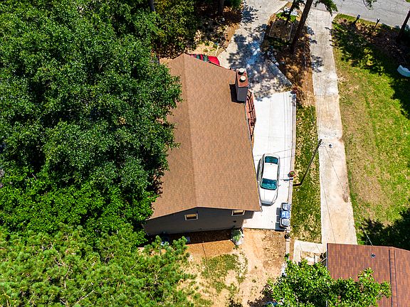 3rd image of 911 Lake Dr