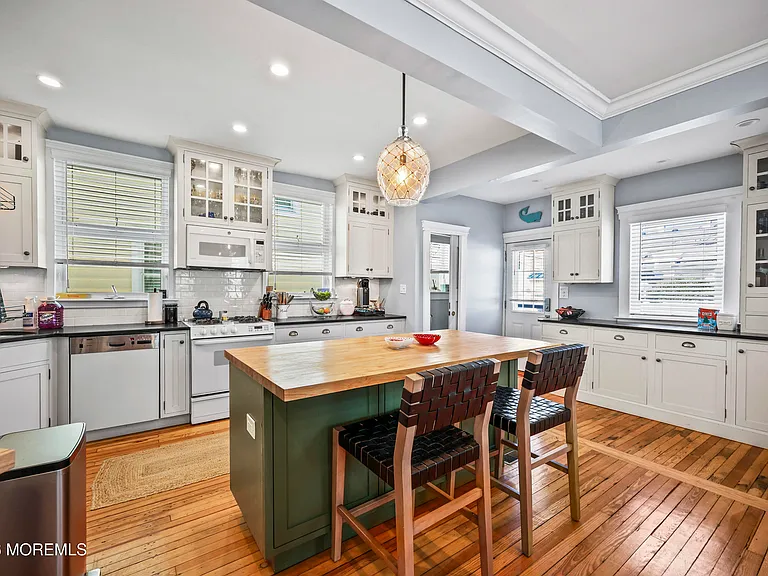 214 Brinley Ave — Photo 7