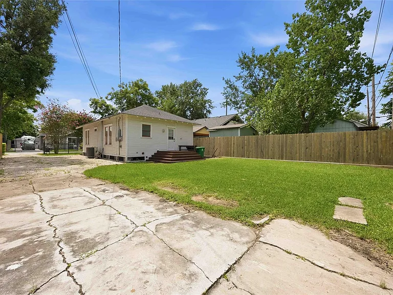 208 Archer St — Photo 26