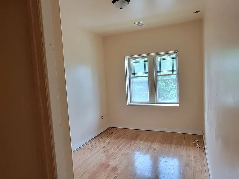 2804-2810 W Kilbourn Ave — Photo 5