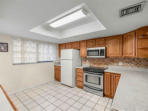 4th image of 964 5th St #964