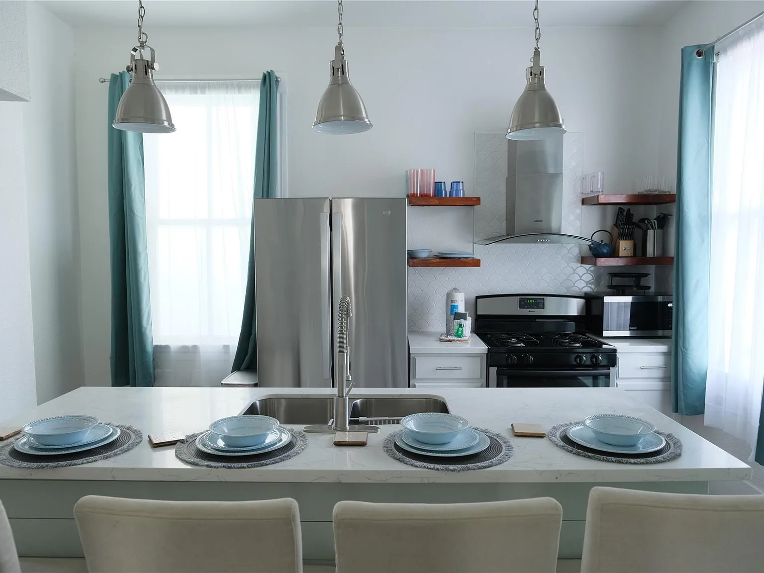 2 bed, 1.0 bath, 2100 sqft, $2,000 — Photo 3