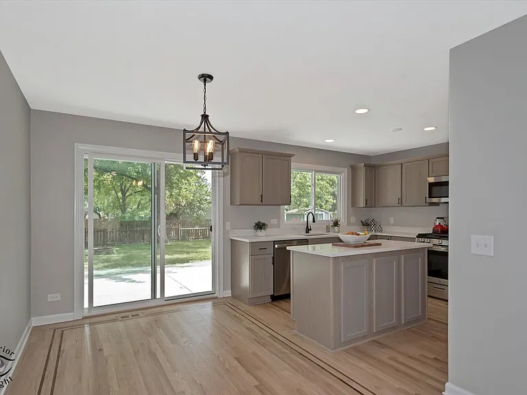 30W150 Foxboro Ct — Photo 9