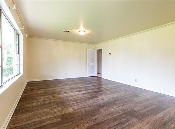 3rd image of 208 Sheridan St
