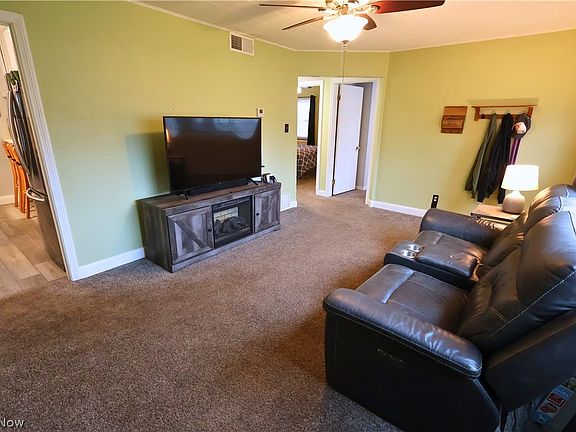 3rd image of 842 Grant Ave