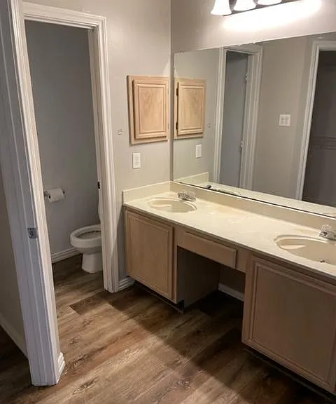 2109 Regency Dr — Photo 10
