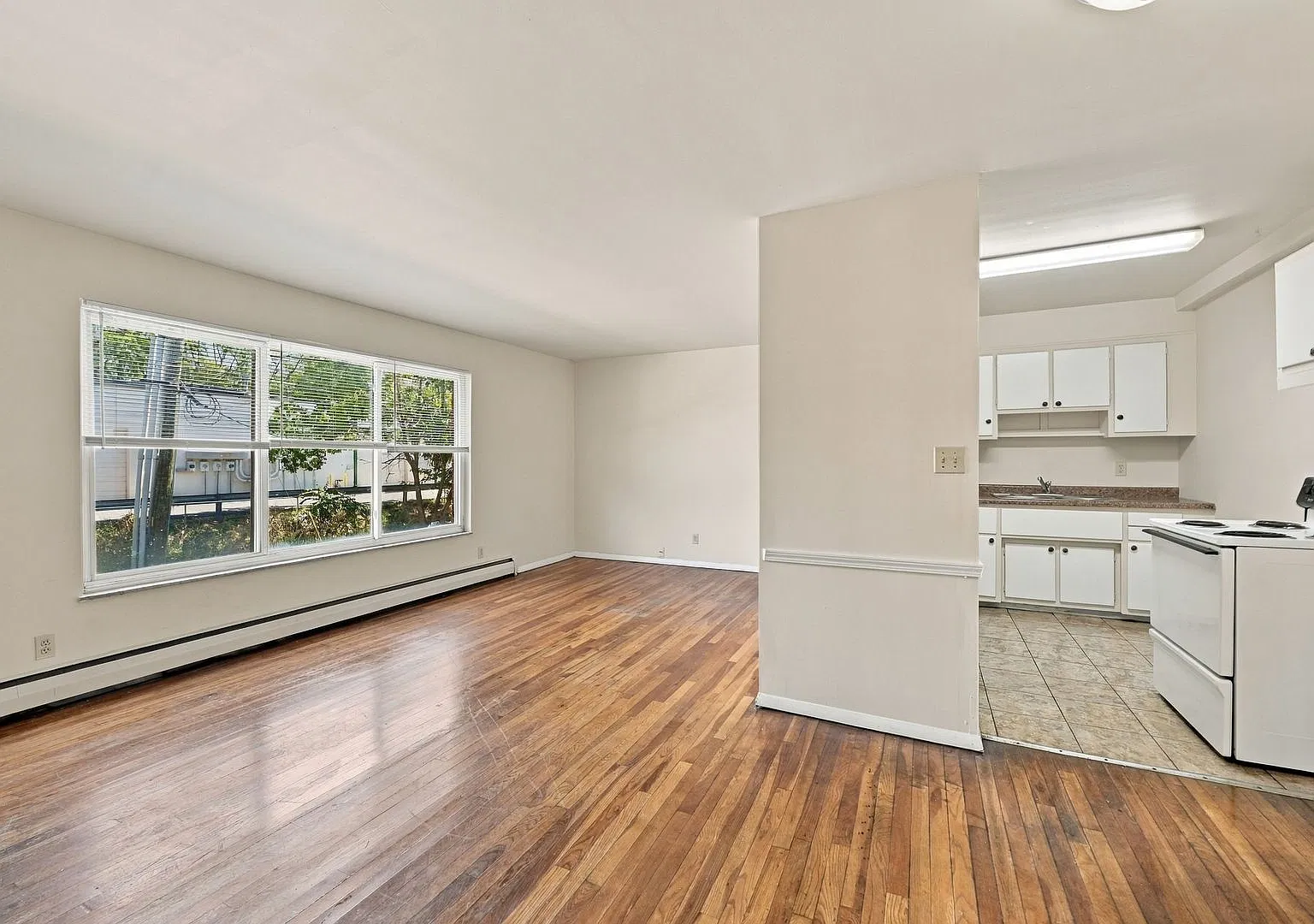 60 - ADDISON APARTMENTS — Photo 4