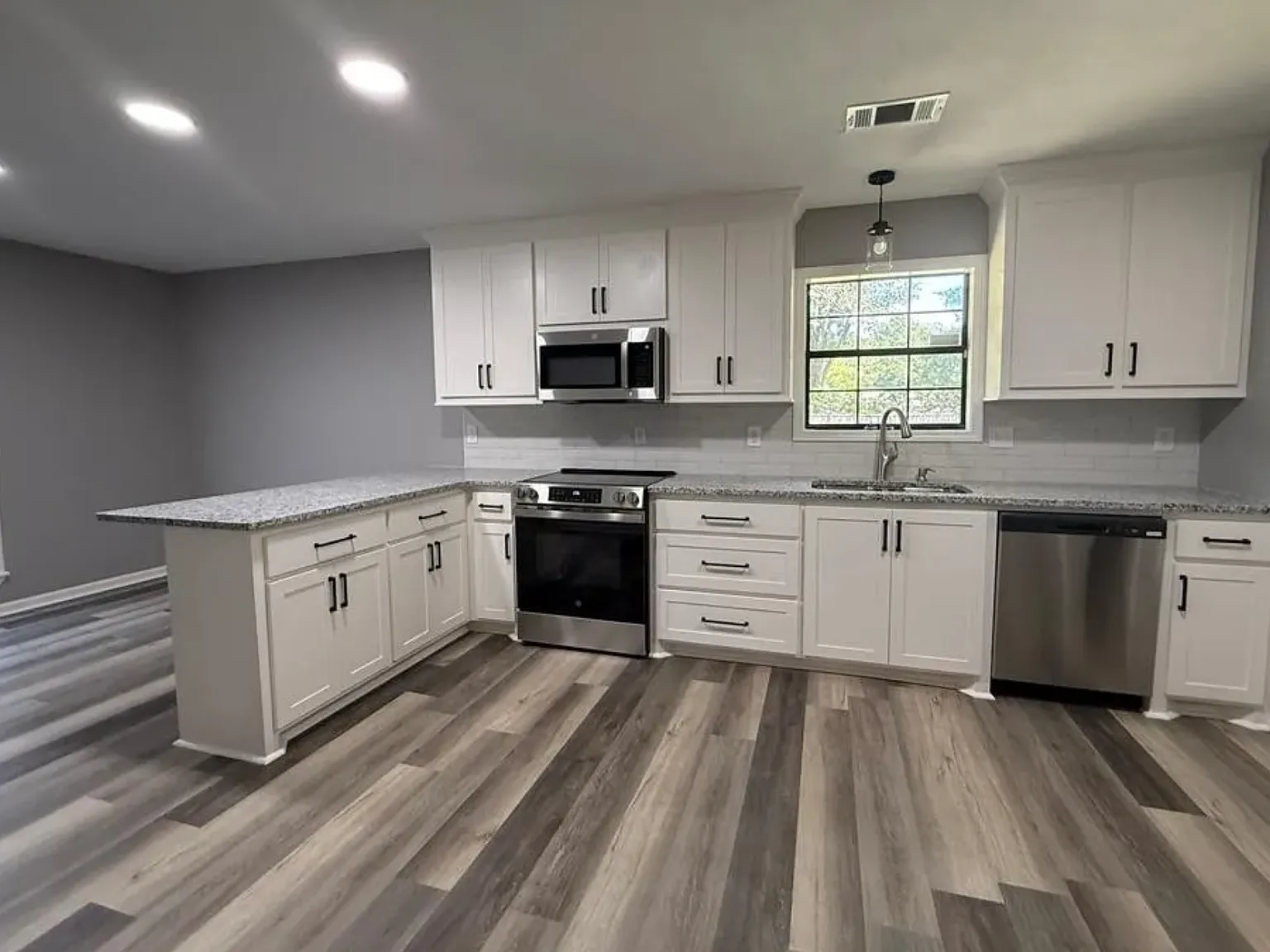 4 bed, 2978 sqft, $3,000 — Photo 2