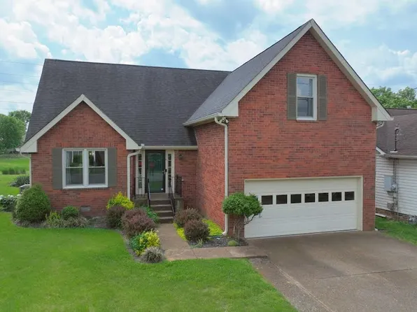 114 Oak Leaf Dr, Hendersonville, TN 37075