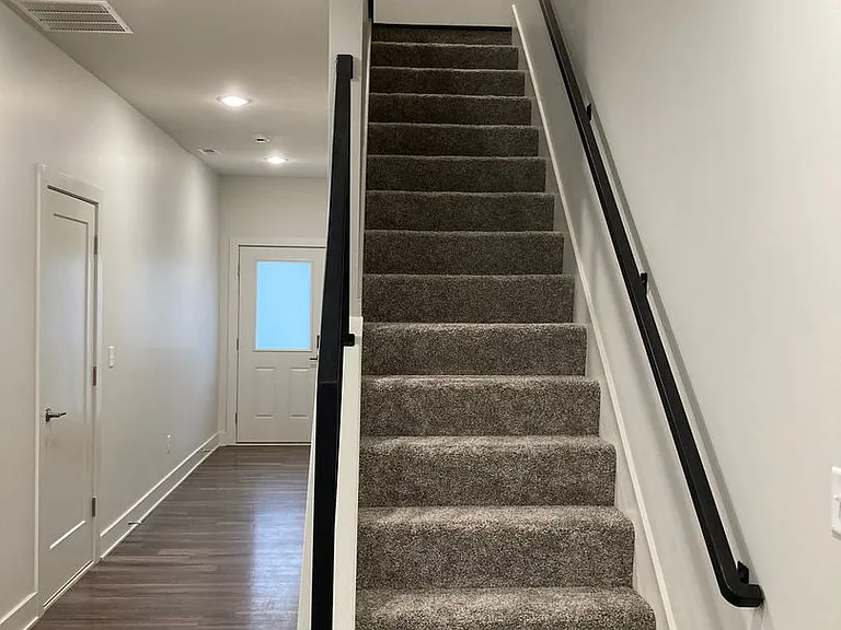 312 Lincoln St — Photo 30