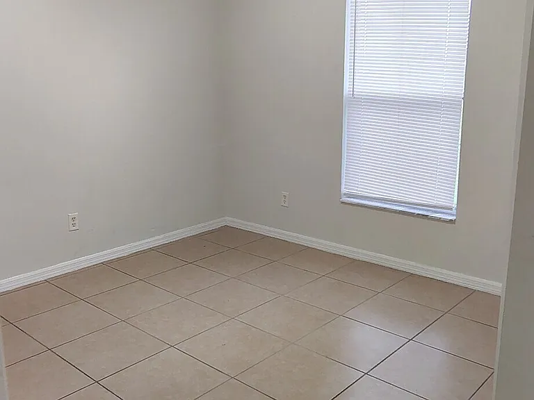 1624 Kismet Pkwy E — Photo 12