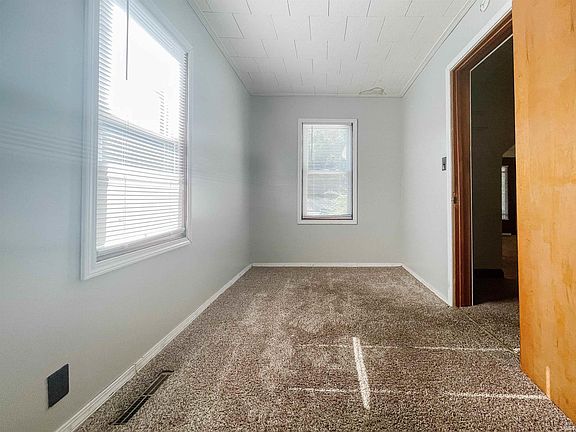 5th image of 1316 E Centennial Ave