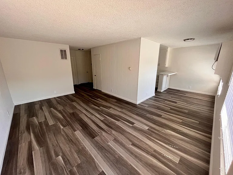 2215 N Beachwood Dr #204 — Photo 6