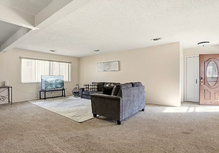 4305 Andrew Dr NE — Photo 7