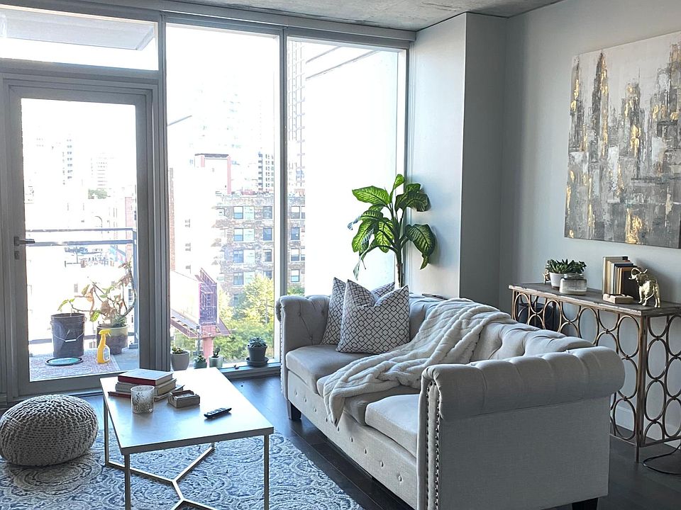 1st image of 223 W Illinois St #801