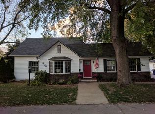 808 E 3rd St, Pella, IA 50219