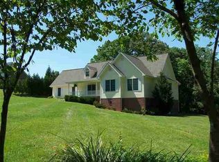 1290 Webb Cir, Dandridge, TN 37725
