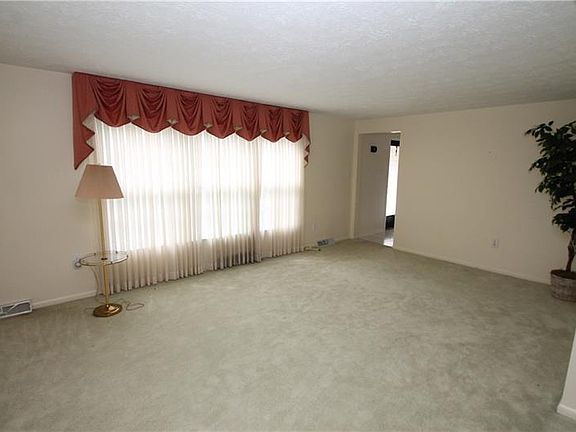 5th image of 628 Buckingham Dr