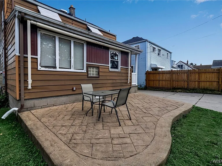 178 Wellington Ave — Photo 3