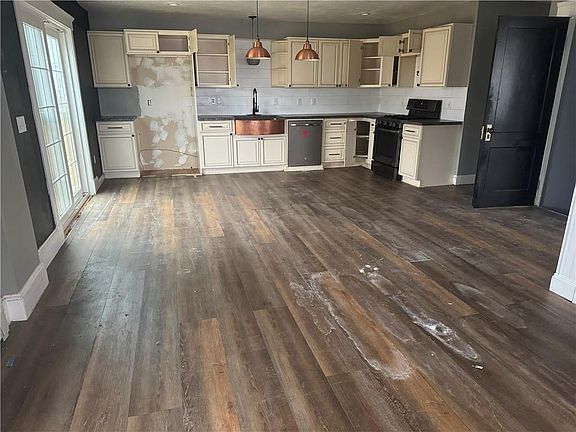 5th image of 60 Highland Ave