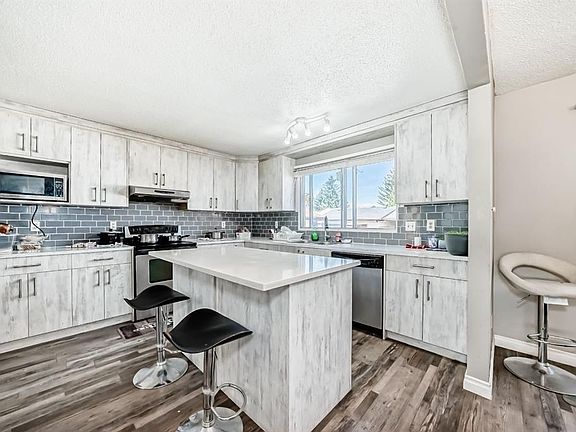5th image of 28 S Rundlelawn Pl NE