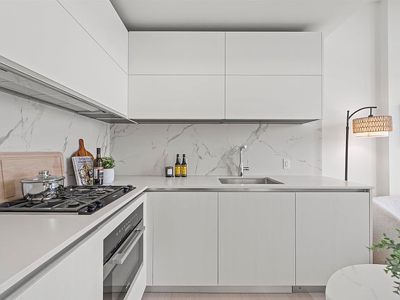 5th image of 8415 Granville St #904