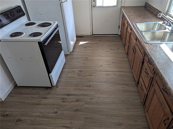 3rd image of 916 N 12th St