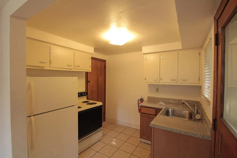 Building Photo - 408 South Ave #B