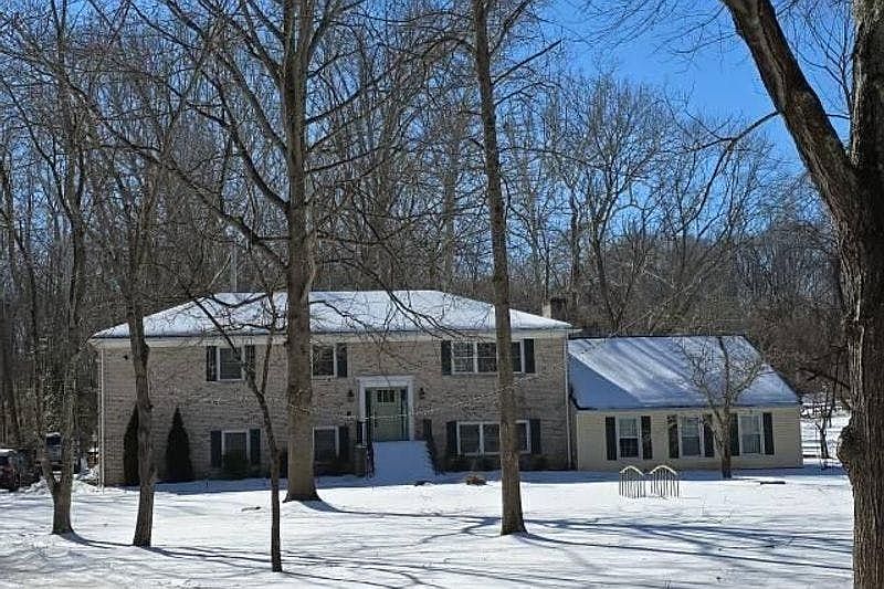 1st image of 9 Rosedale Dr