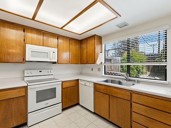 2nd image of 2201 Sandcastle Way