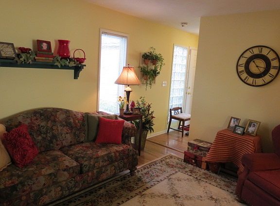 3rd image of 1902 Renfrew Dr