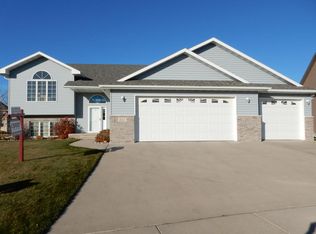 212 Christian Dr, Grand Forks, ND 58201