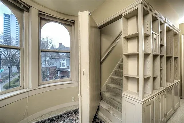 402 W Washington St #C — Photo 8